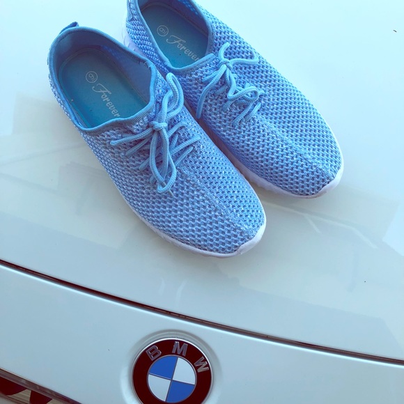 Liv & Jess sneakers - Picture 1 of 2